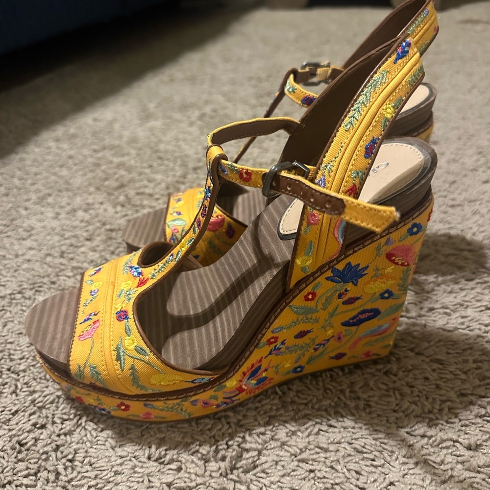 Gianni Bini Yellow Floral Wedges - Picture 2 of 4